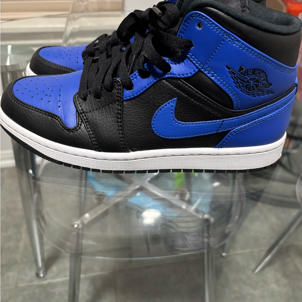 Women’s Black and Blue Sneakers mid Jordan’s no box